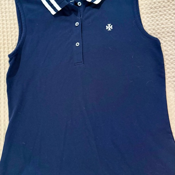 Tory Sport Performance Piqué Pleated-Collar Sleeveless Polo - Picture 4 of 4